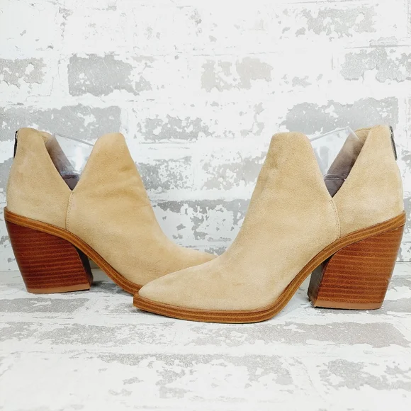 NEW Vince Camuto Gigietta Tan Suede Block Heel Pointed Toe Ankle Boots I41 - Picture 5 of 13